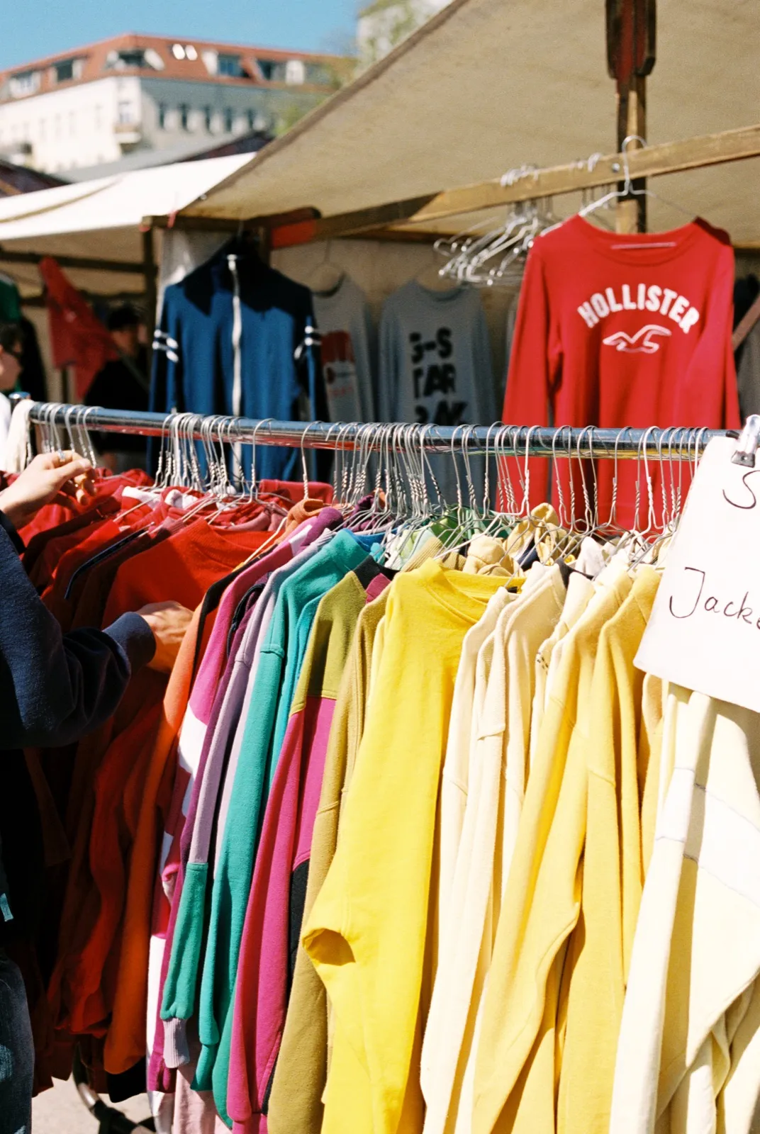 Trödelmarkt Wittenberg – Möbel & Mit — Flohmarkt-Stimmung in Lutherstadt Wittenberg.